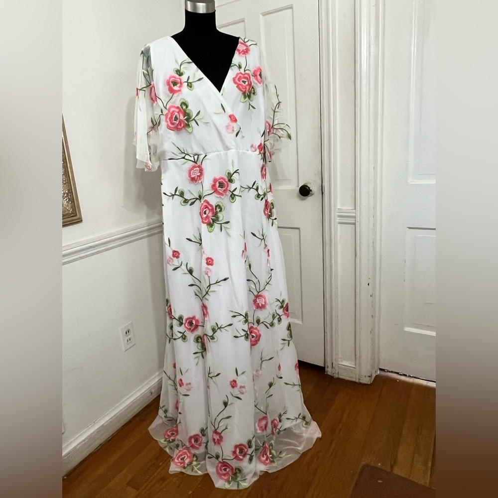 Kiyonna Floral V-Neck Wedding Dress - Picture 3 of 16